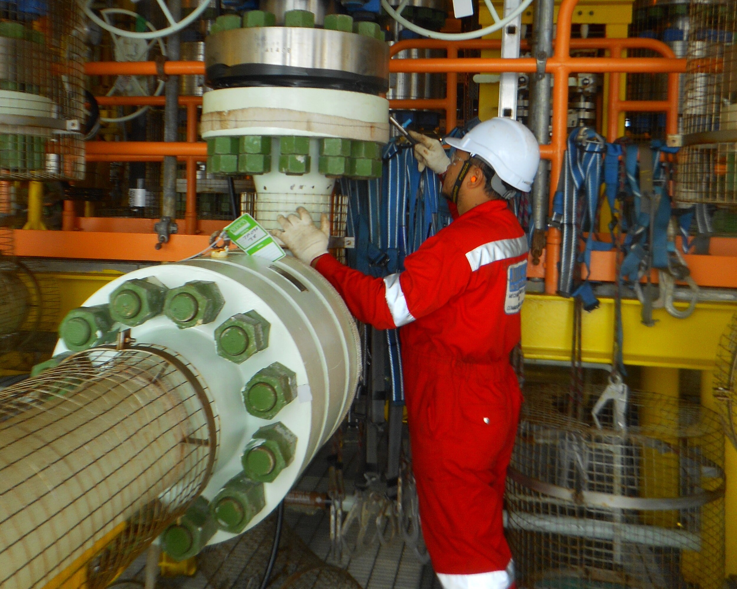 Offshore oil and gas maintenance being performed by an experienced pipeline engineer
