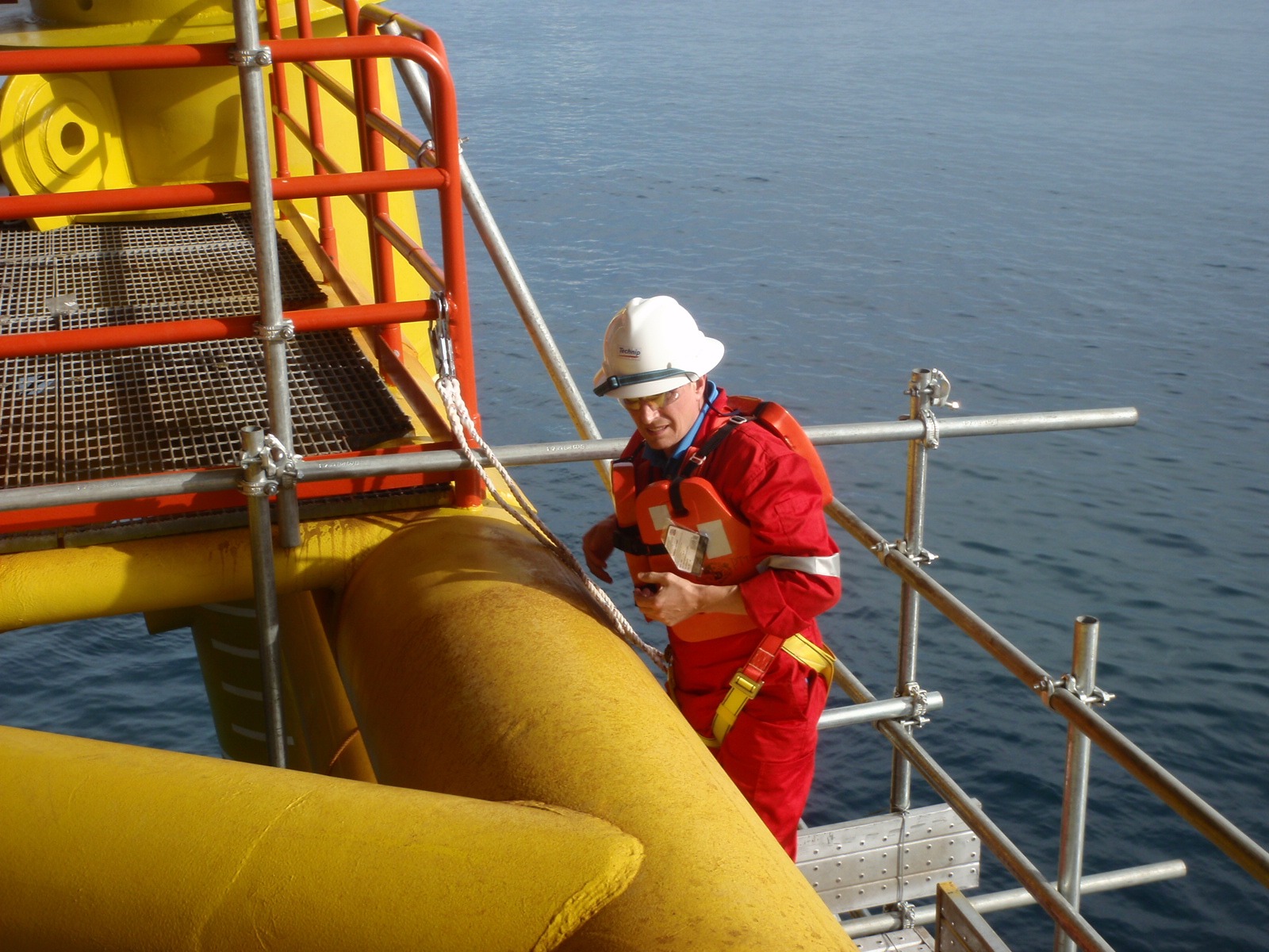 A precommissioning and commissioning oil & gas engineer
